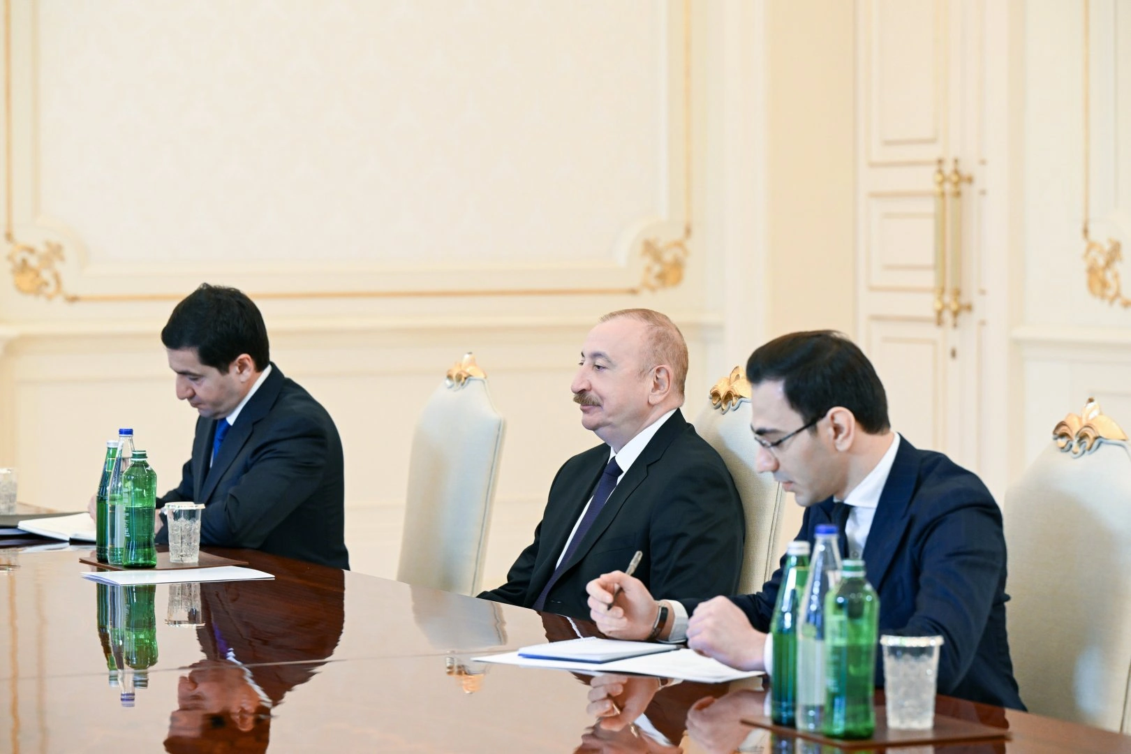 President Ilham Aliyev receives delegation headed by President of Arab Parliament (PHOTO)