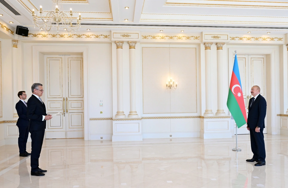 President Ilham Aliyev receives credentials of newly appointed German ambassador (PHOTO)