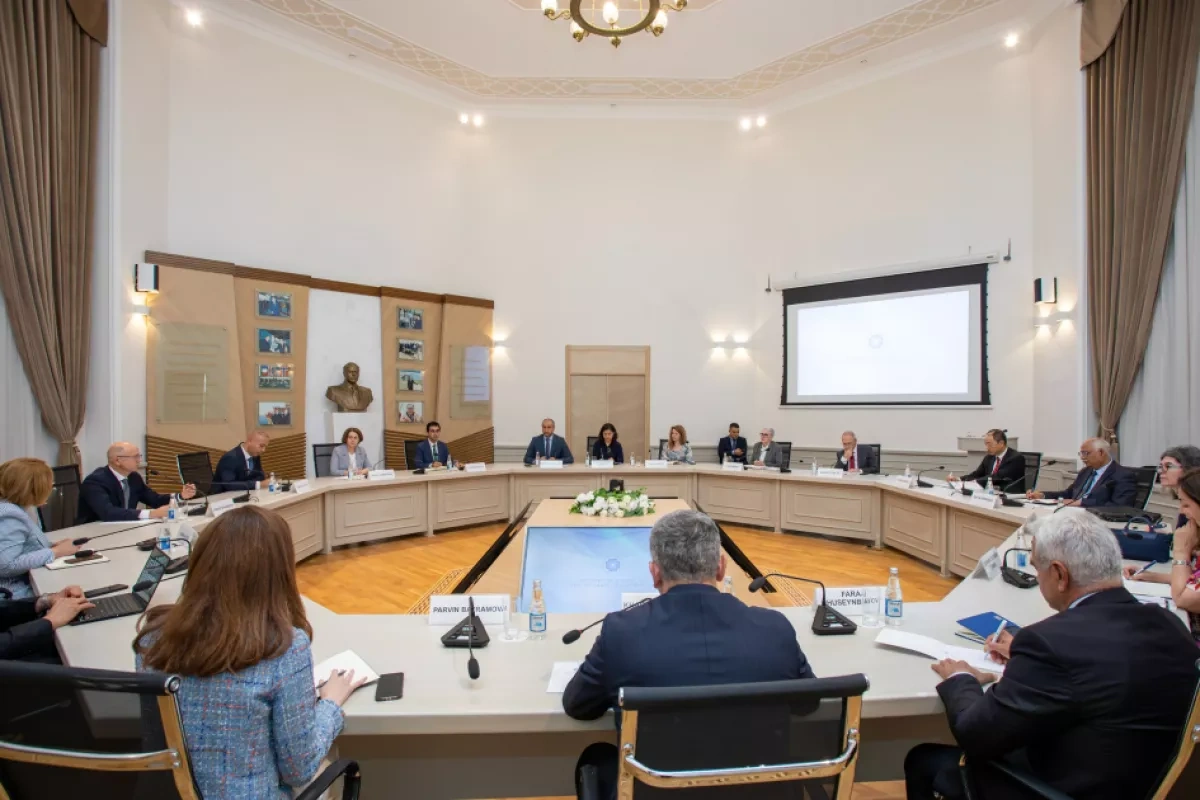 Azerbaijan, ADB explore new routes for green power exports PHOTO
