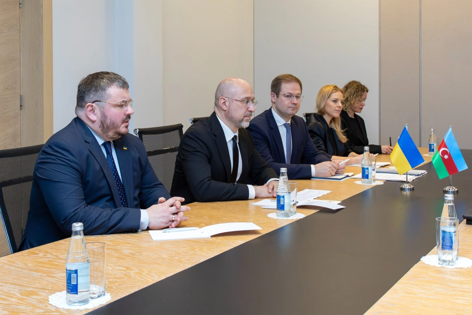 Azerbaijan, Ukraine hold talks on expanding energy partnership (PHOTO)