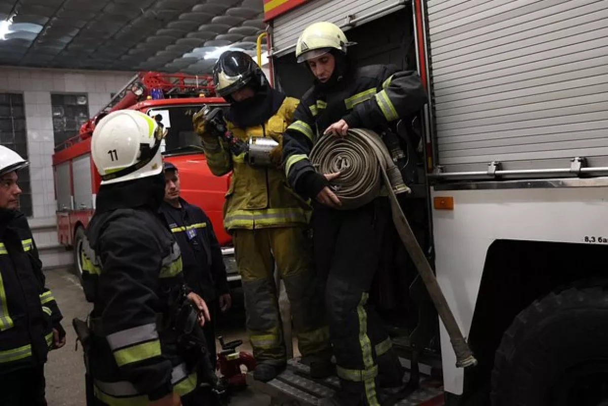 Explosions hit Zelenskyy's hometown VIDEO
