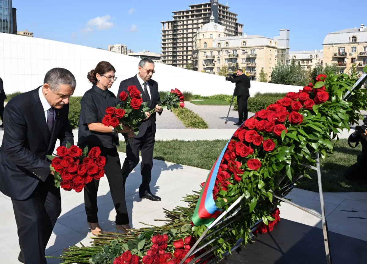 Azerbaijani state officials visit Victory Park to pay tribute to martyrs PHOTO