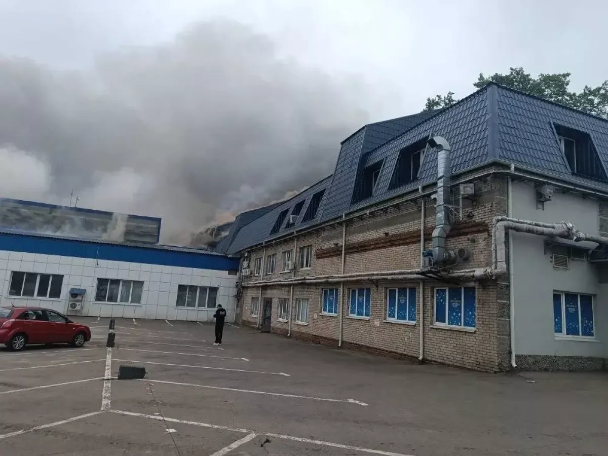 ASTRA: Falling drone fragments hit mall, apartment block outside Moscow PHOTO / VIDEO