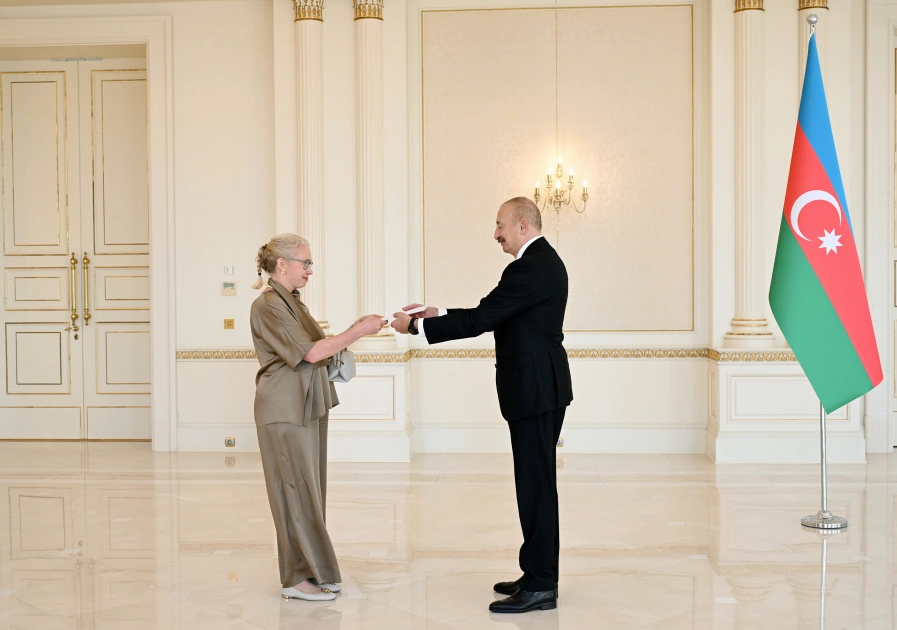 President Ilham Aliyev receives Sweden's newly appointed ambassador to Azerbaijan (PHOTO)