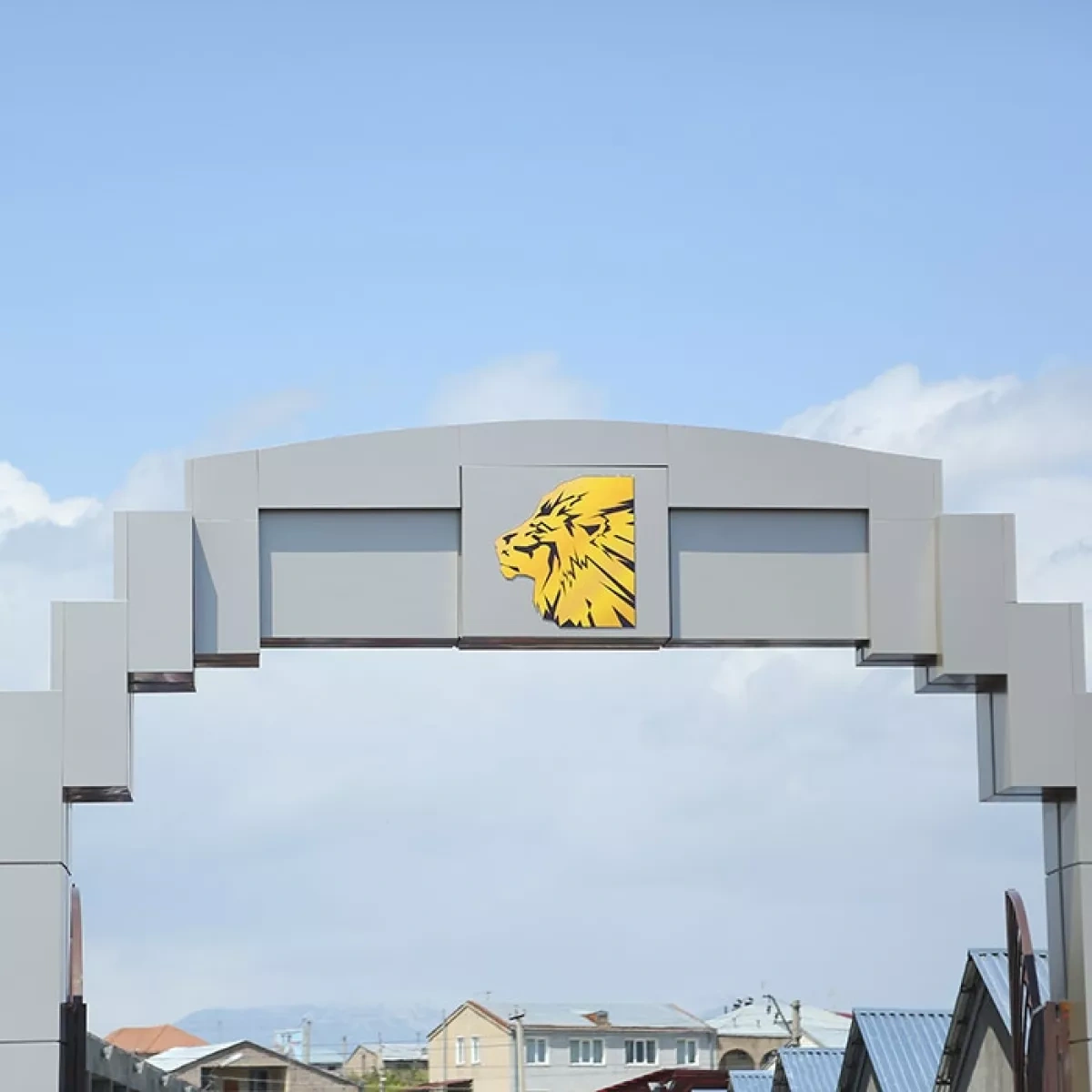 Armenian authorities move to seize shopping mall from opposition leader