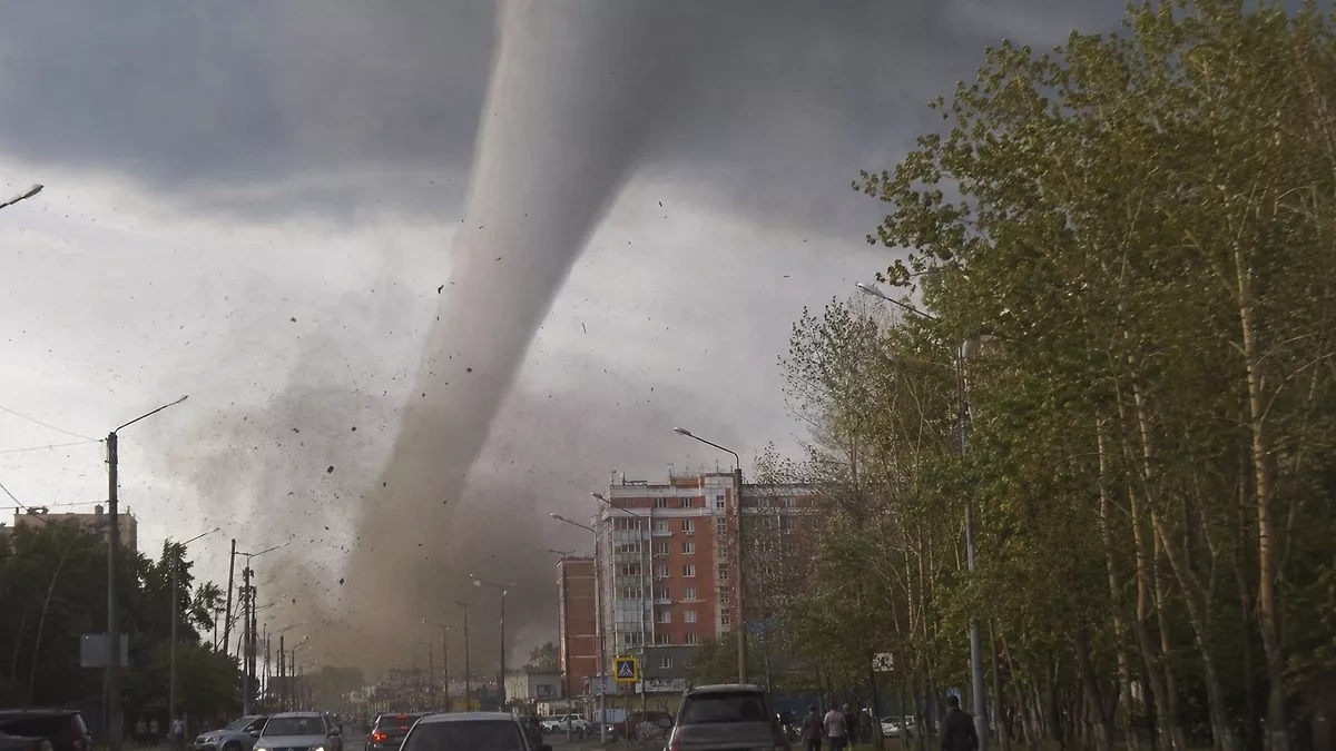 Tornado hits Russia's Bashkortostan region VIDEO
