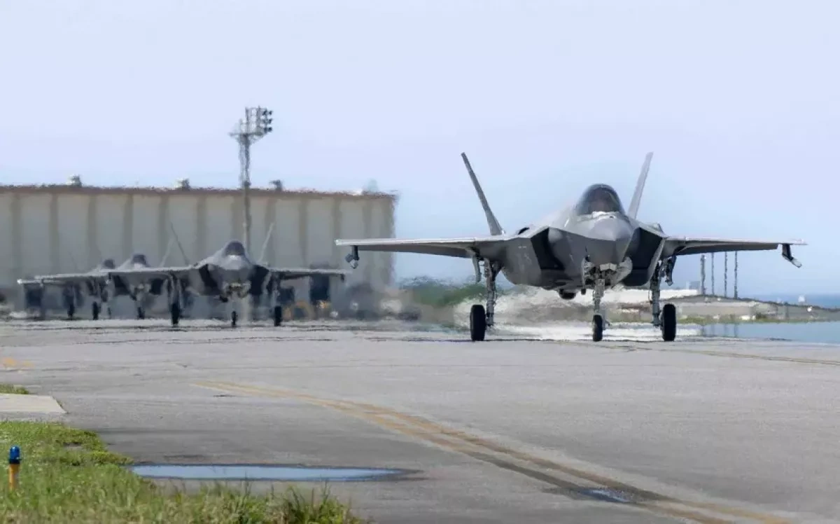 Japanese F-15 fighter jet gets stuck on runway at Naha airport