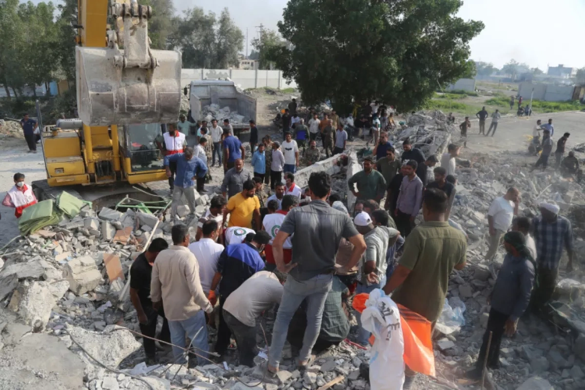 At least eight civilians killed as US jets bomb southern Iran