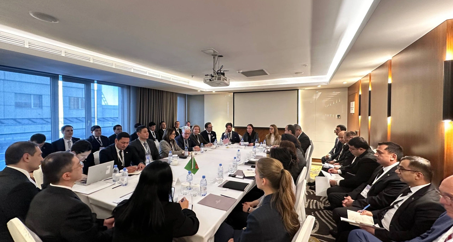 Turkmenistan discusses economic diversification with U.S. business