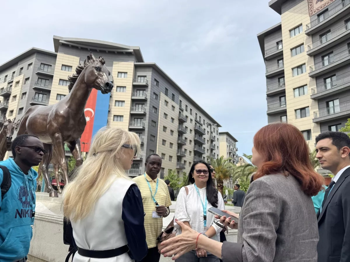 WUF13 foreign journalists tour cultural, historic landmarks in Baku PHOTO