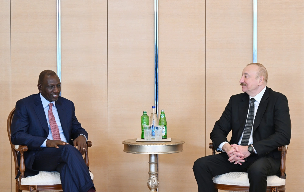 President Ilham Aliyev meets with delegation led by President of Kenya (PHOTO)