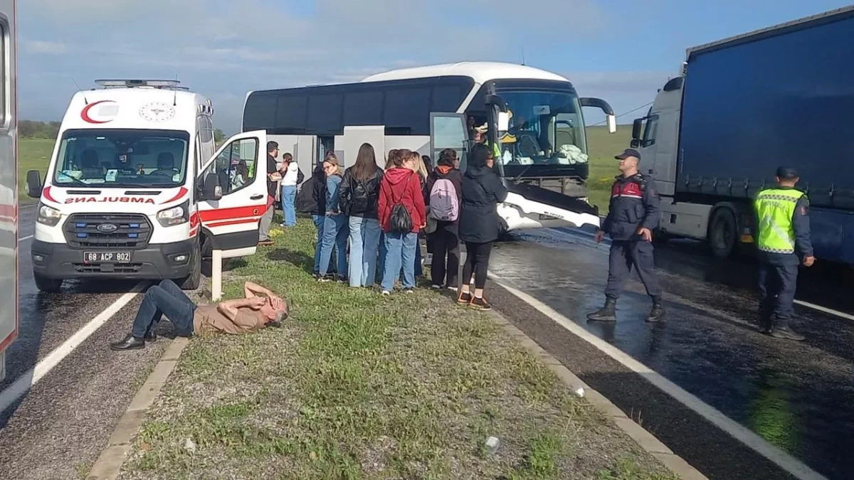 Tourist bus crash in Türkiye leaves more than 15 injured PHOTO