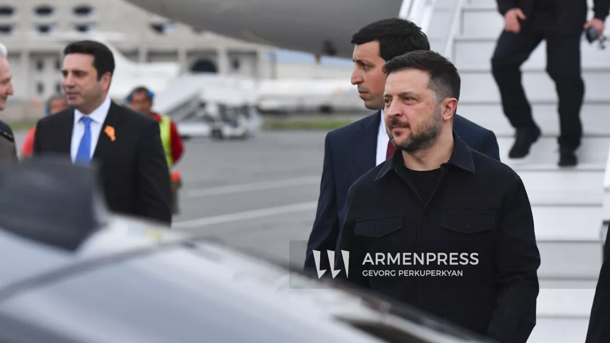 Ukraine’s President Zelenskyy touches down in Armenia for EPC summit