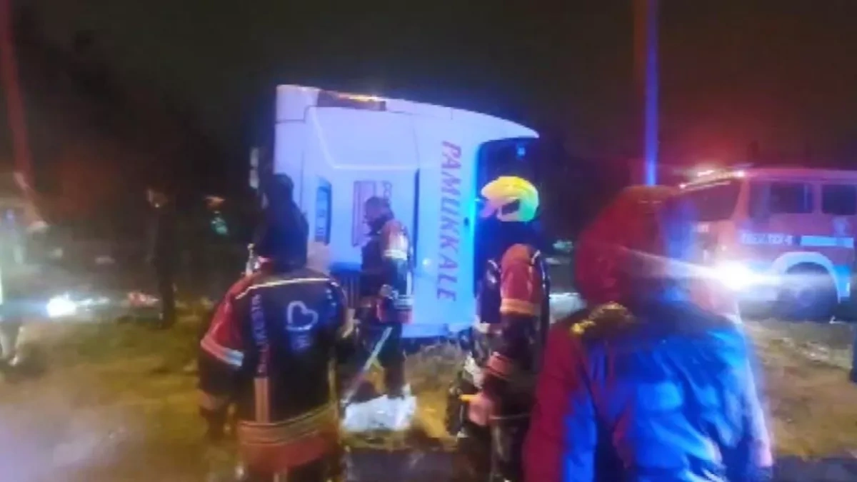 Major bus crash in Türkiye leaves three dead, 31 injured