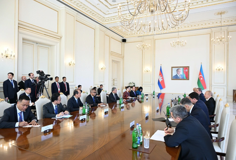 President Ilham Aliyev held expanded-format meeting with Prime Minister of Cambodia (PHOTO)