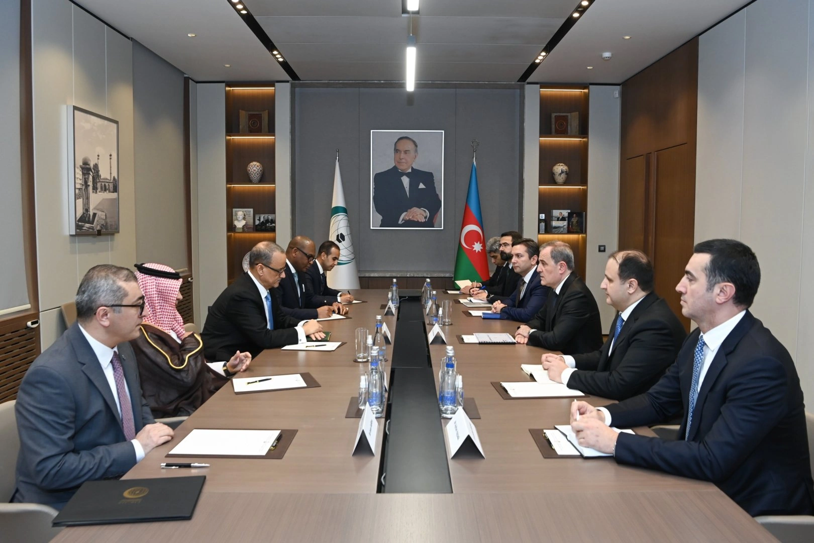 Azerbaijani FM, OIC chief discuss preparations for 2027 Baku summit (PHOTO)