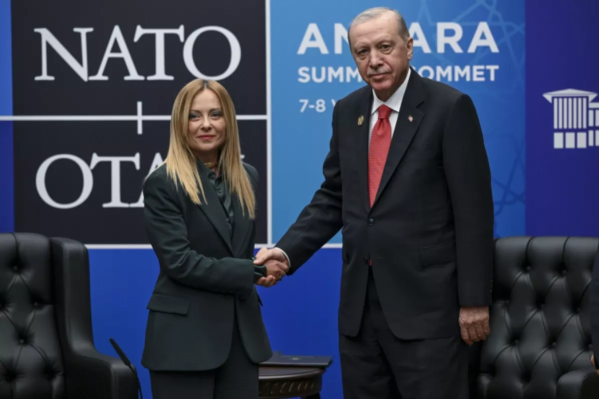 Erdoğan holds talks with Macron and Meloni on sidelines of NATO summit PHOTO