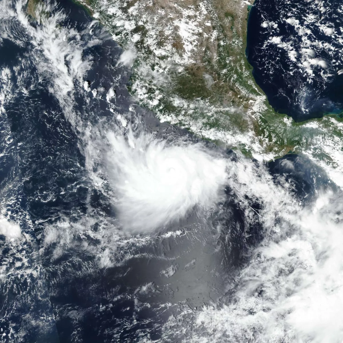Hurricane Polo reaches maximum strength in Pacific Ocean