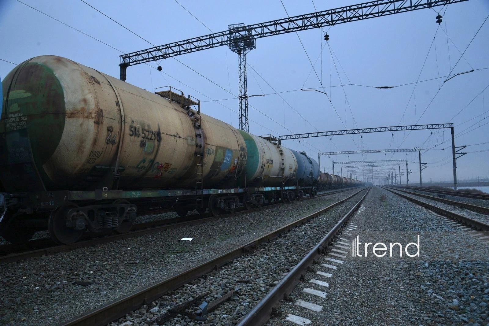 Azerbaijan sends new batch of diesel fuel to Armenia (PHOTO)