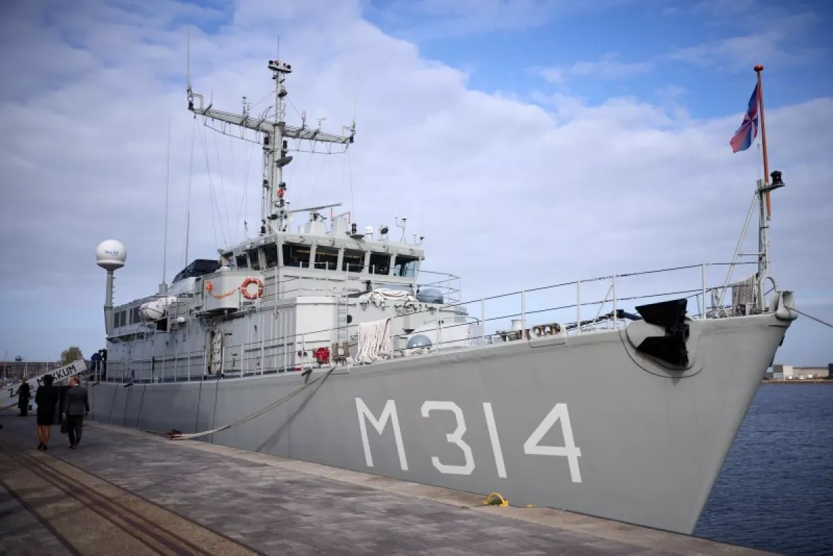 Zelenskyy, Dutch PM visit Ukrainian troops training on mine countermeasure vessel PHOTO