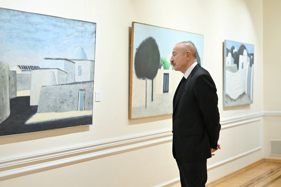 President Ilham Aliyev, First Lady Mehriban Aliyeva, and family members view retrospective exhibition titled “My Absheron: Plus”