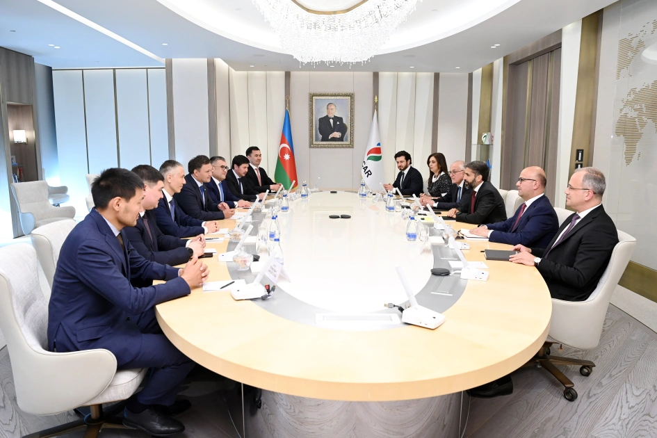 SOCAR, KazMunayGas discuss cooperation during Baku Energy Week