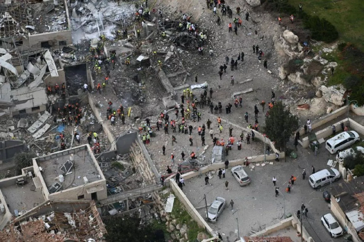 Iran strikes residential building in Israel: 20 injured VIDEO