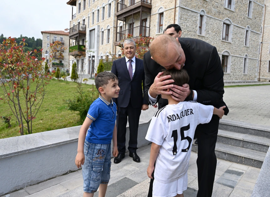 President Ilham Aliyev and President Serdar Berdimuhamedov visit first residential complex built in Shusha city (PHOTO)