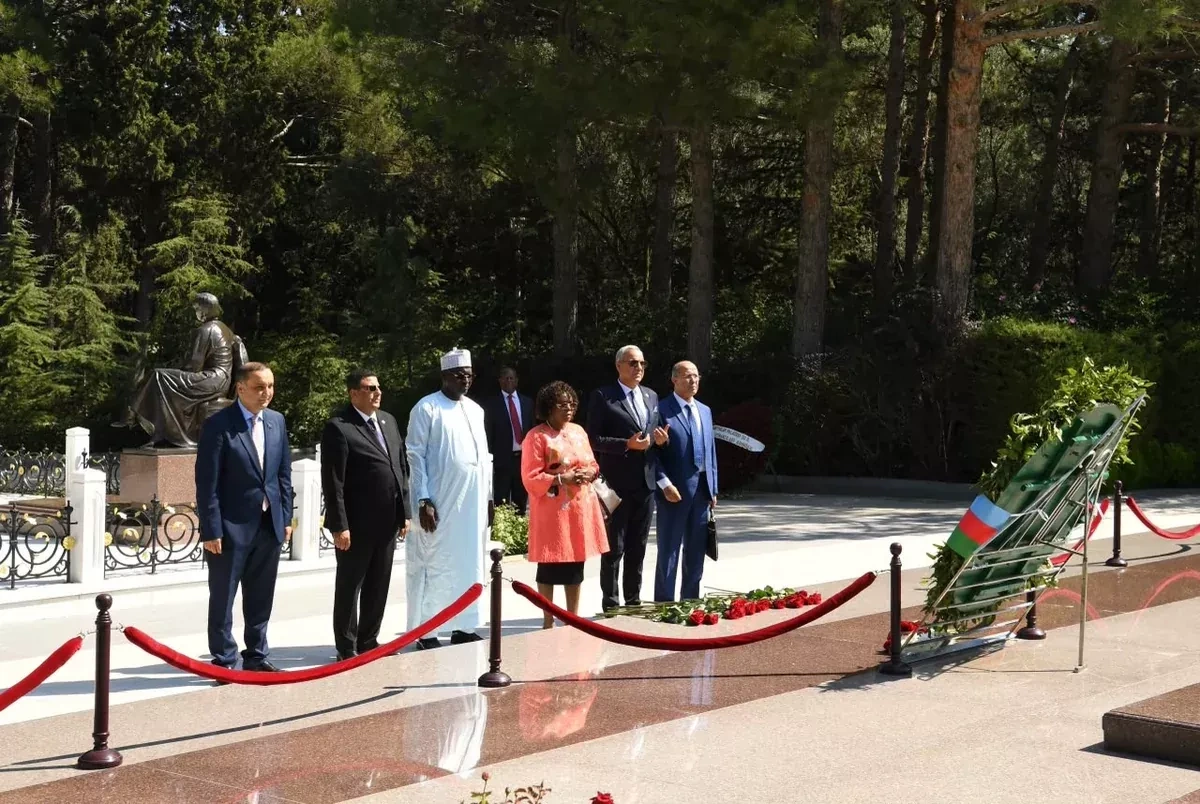Pan-African parliament president visits Azerbaijan’s Victory Park PHOTO