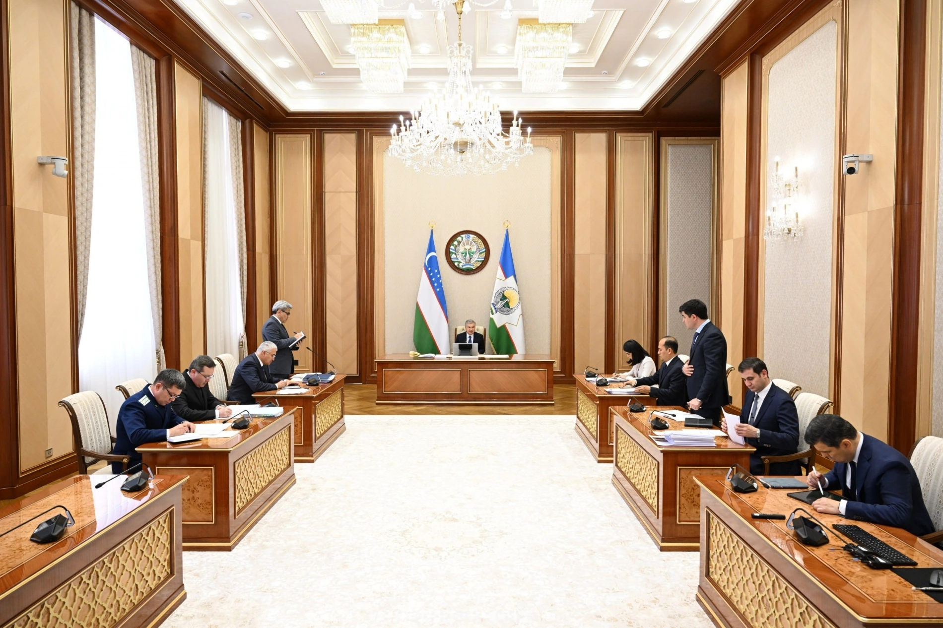 President of Uzbekistan holds meeting on improving industrial enterprise efficiency