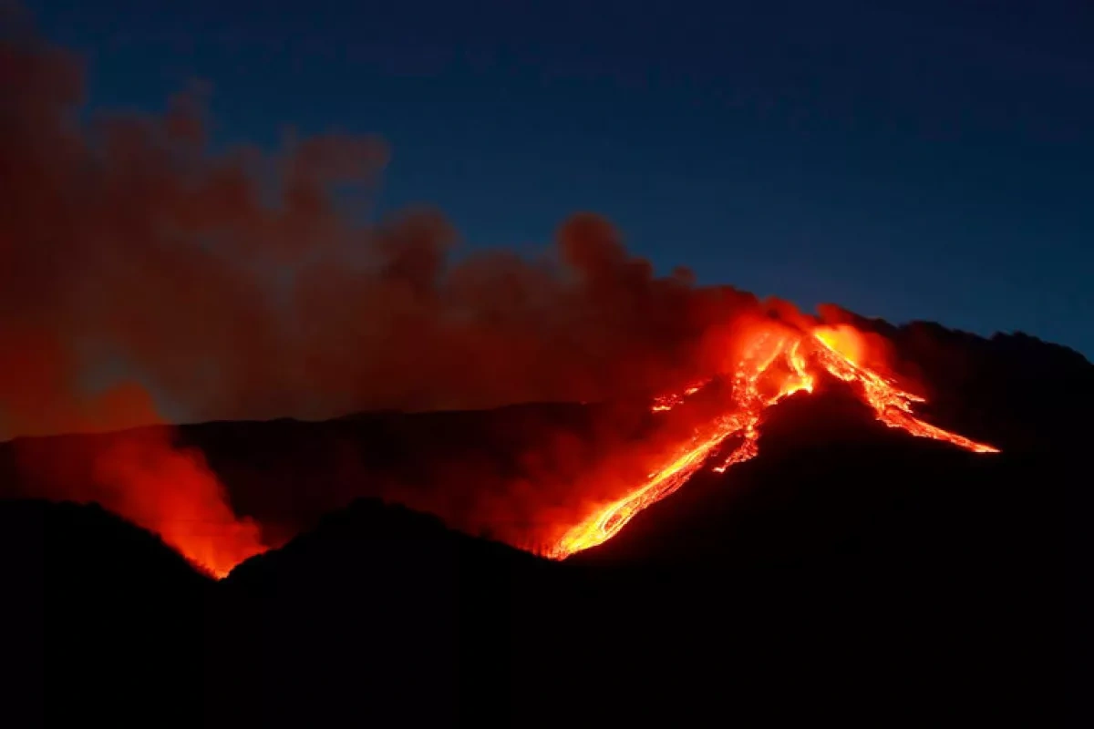 Volcanic unrest at Mount Etna halts arrivals at Sicily’s main airport