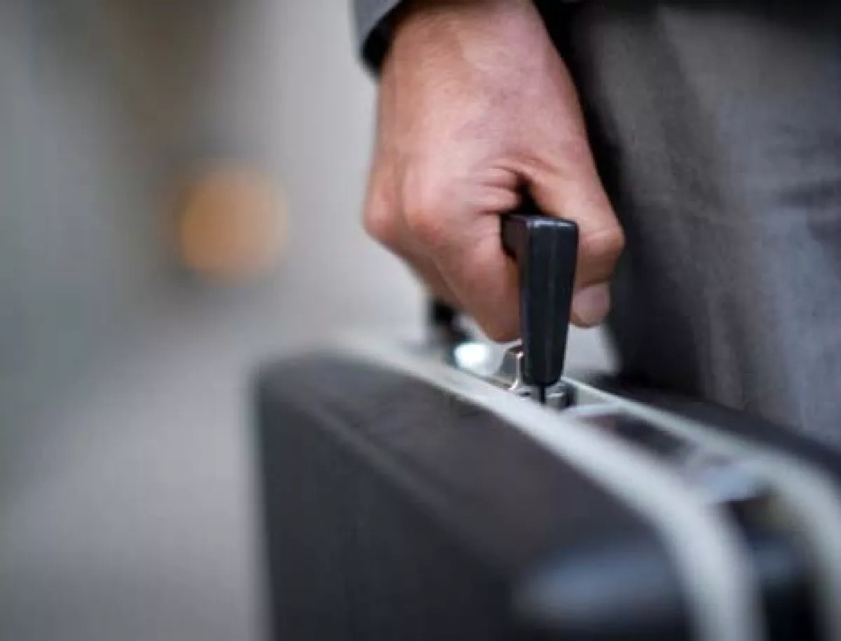 Iran seizes Starlink devices from Dutch diplomat at airport VIDEO