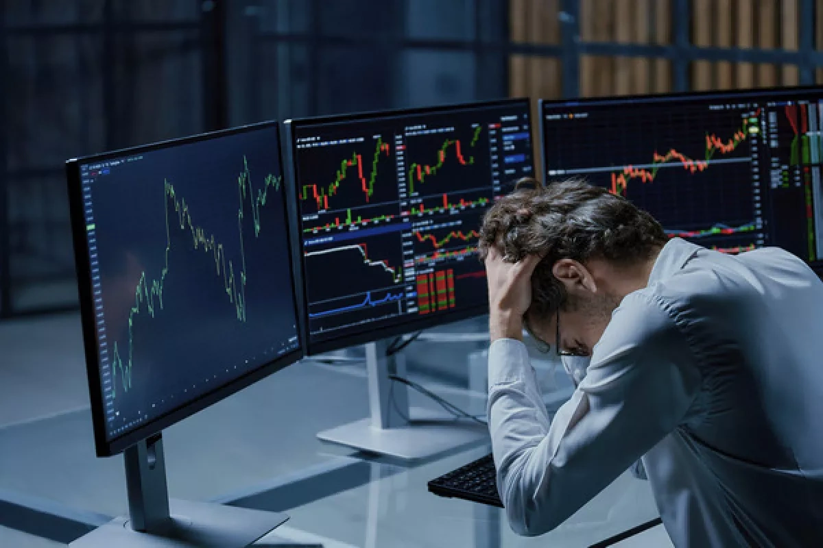 Iran conflict breaks traditional investment patterns as gold, bitcoin both in distress