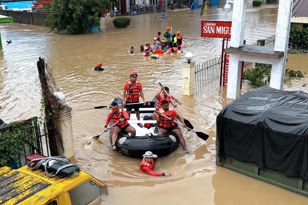Philippines storms kill 19, force nearly 95,000 into evacuation centres VIDEO
