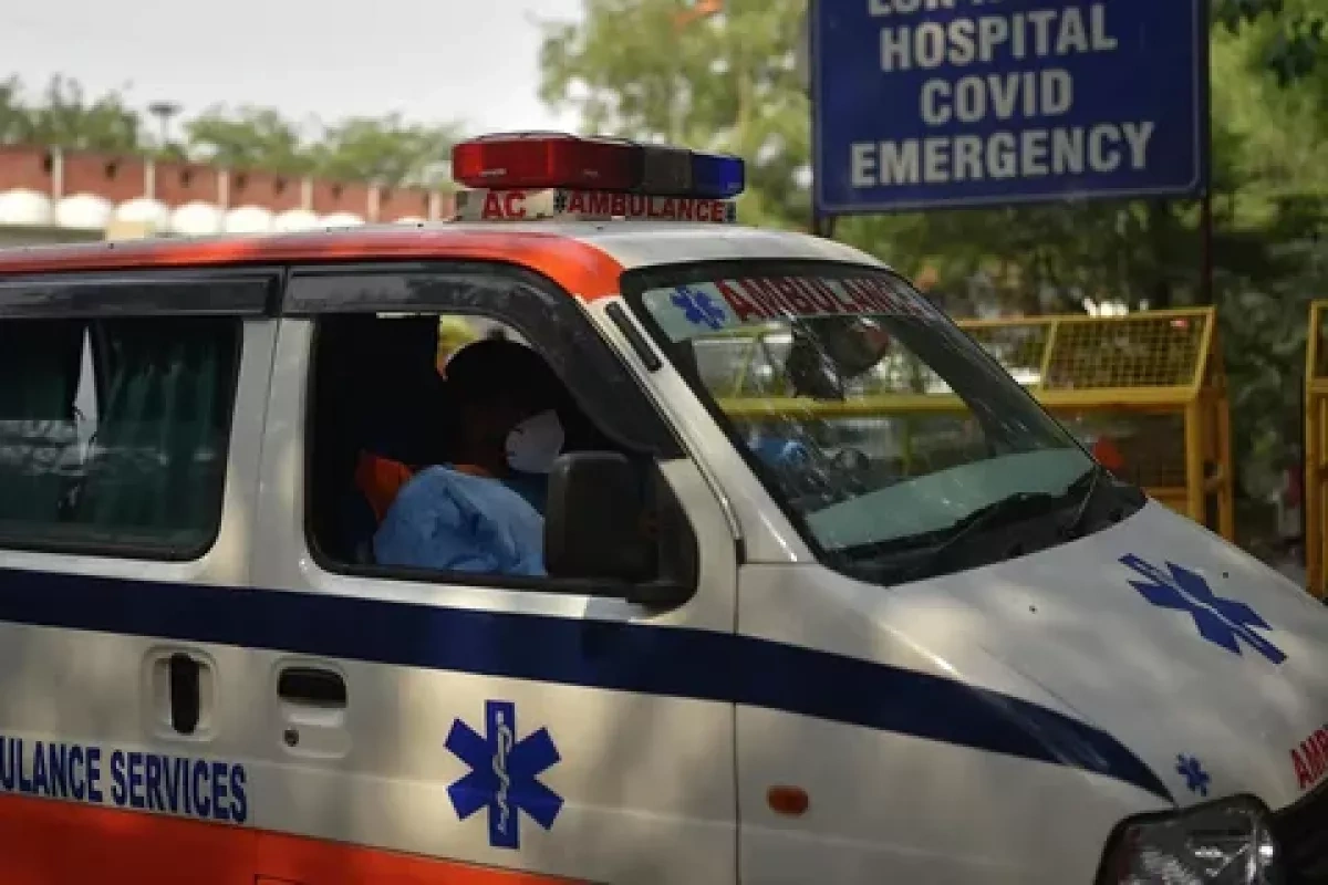 Nine dead after residential building collapse in western India VIDEO