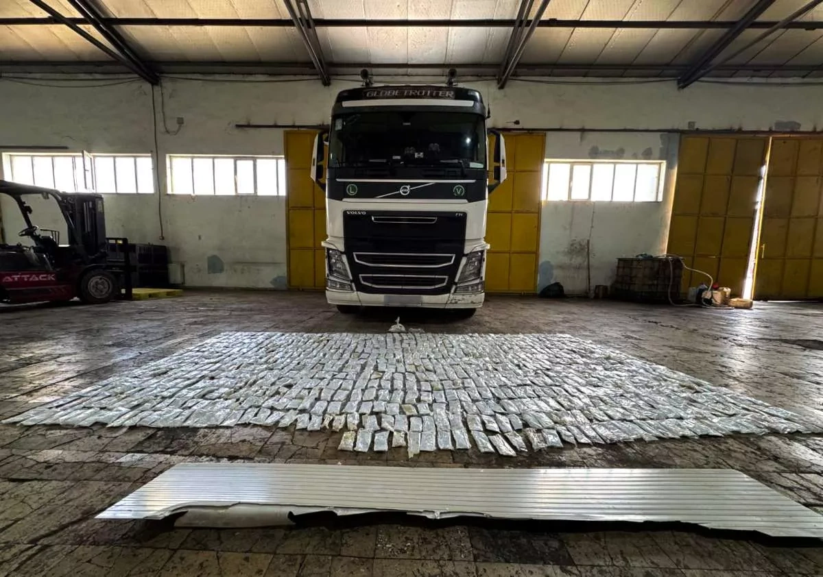 Azerbaijan customs seize major heroin shipment en route from Iran to Poland Photo