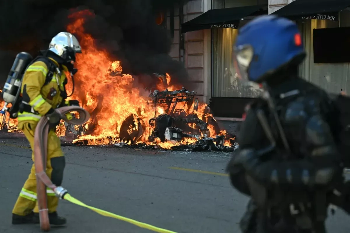 Geneva protest turns violent as police use tear gas ahead of G7 PHOTO