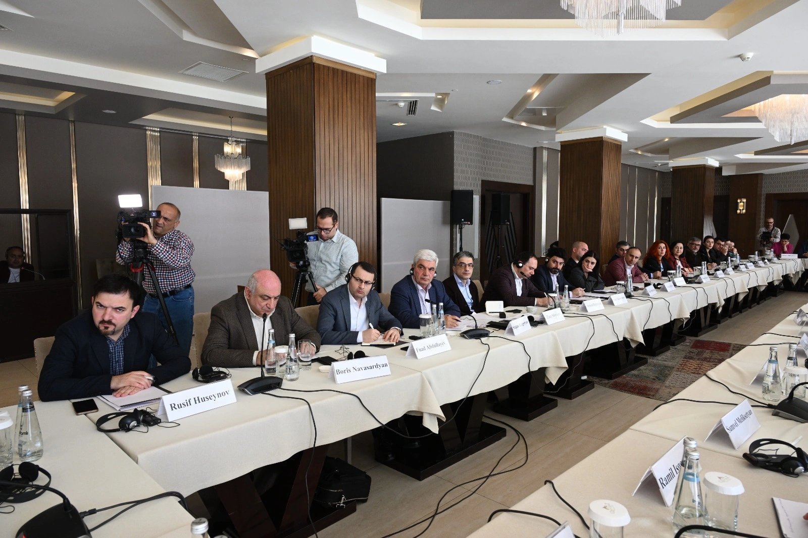 Azerbaijani Presidential Aide meets with Azerbaijani and Armenian civil society reps within Peace Bridge initiative (PHOTO/VIDEO)