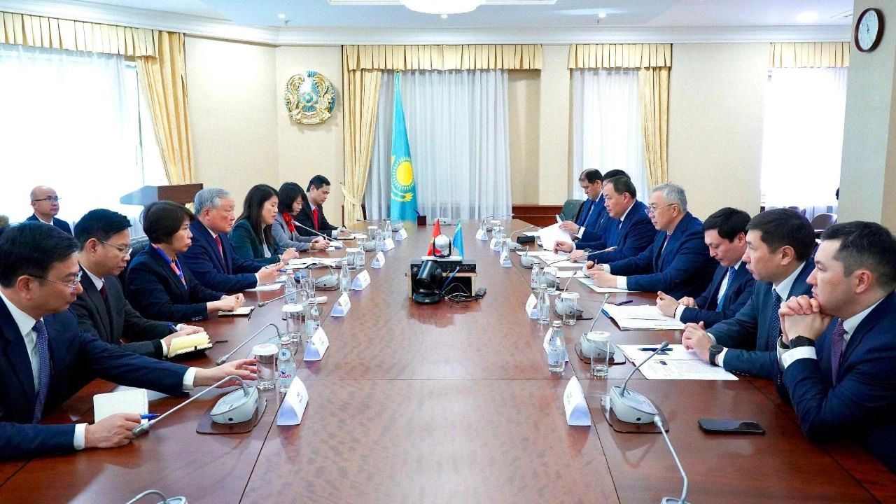 Kazakhstan proposes Vietnam expand use of Middle Corridor