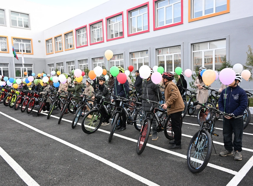 Heydar Aliyev Foundation VP Leyla Aliyeva and Alena Aliyeva visit STEAM center and Secondary School No. 37 in Ganja (PHOTO)