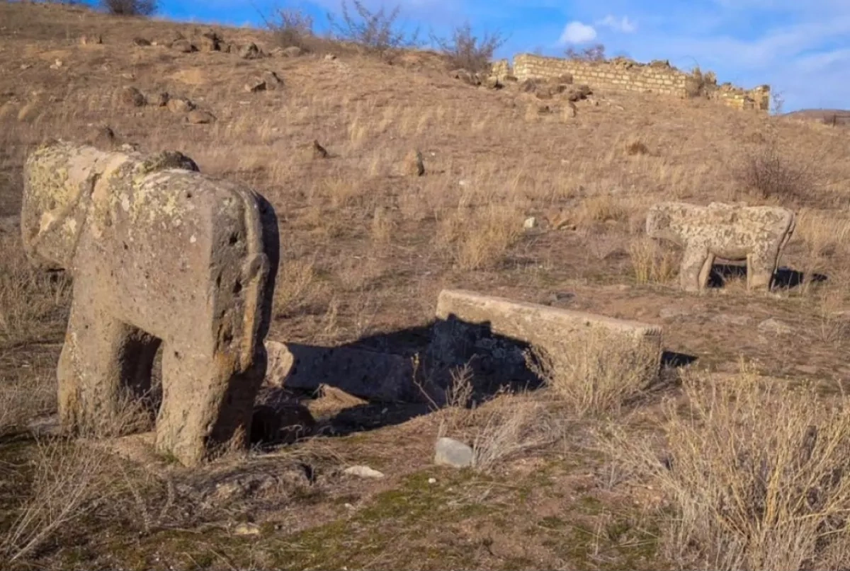 Monuments of Turkic heritage: Goch dash and at dash through the ages A historical journey on Caliber.Az