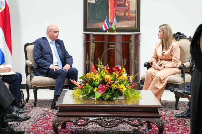 Azerbaijan’s ambassador to Costa Rica presents credentials to President (PHOTO)