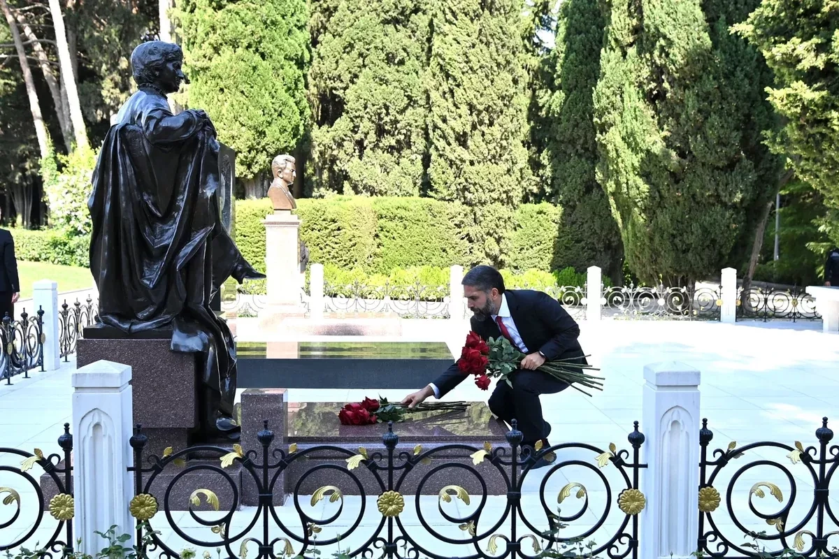 SOCAR employees honour national leaders, martyrs on Oil Workers’ Day PHOTO