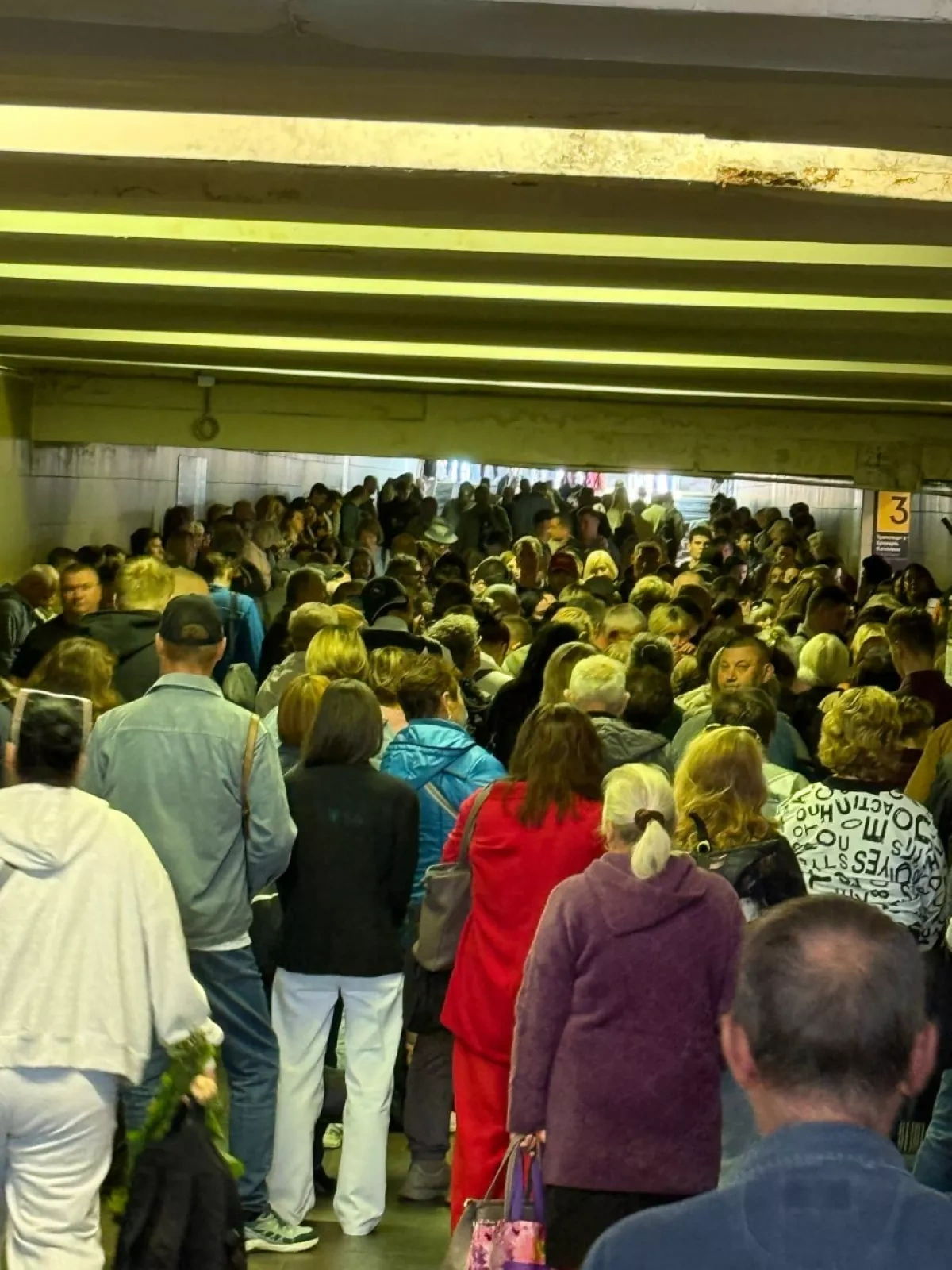 Transport chaos grips Ukraine’s capital amid air raid alert PHOTO