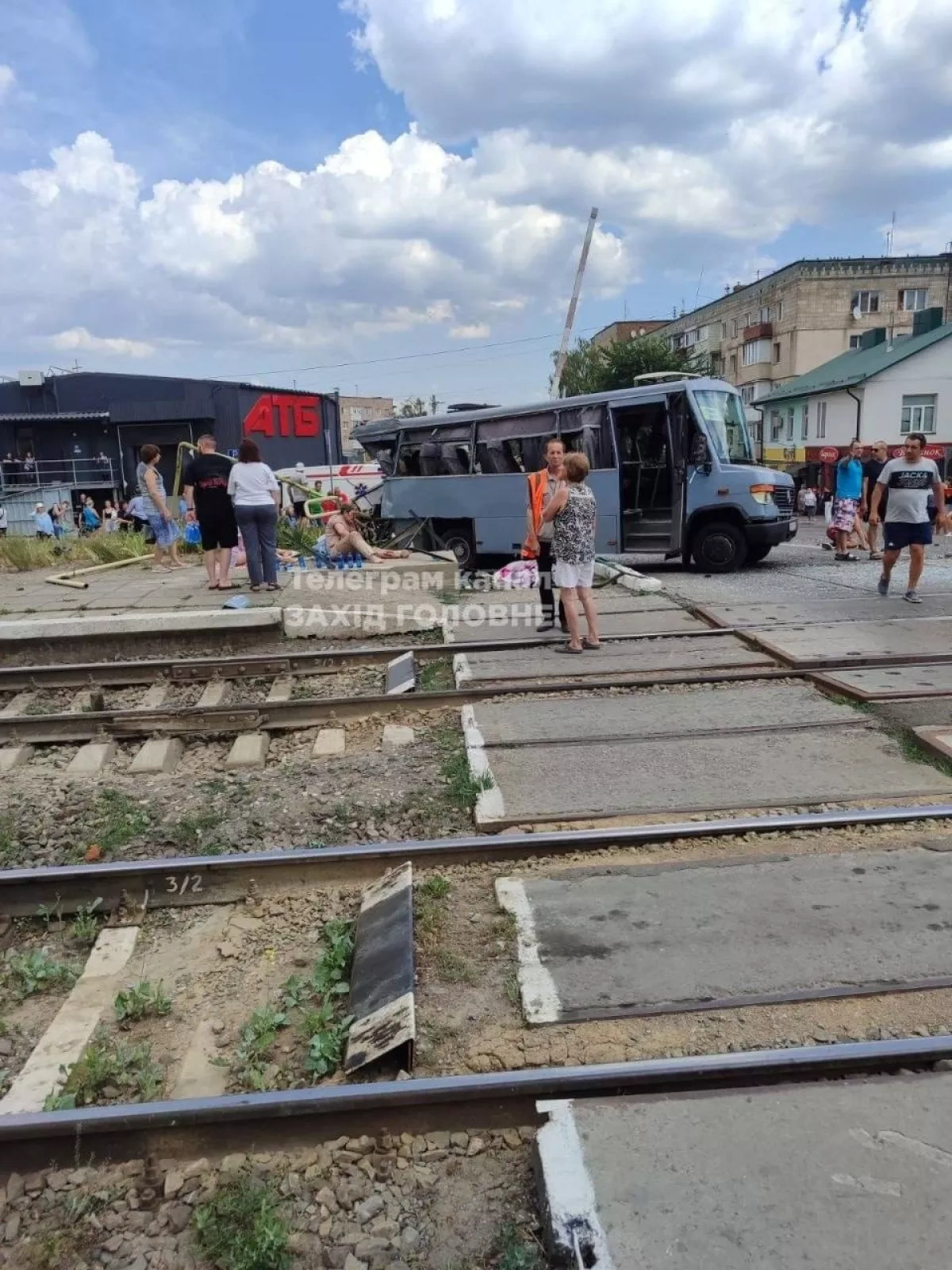 Train-minibus collision in Ukraine leaves four dead, 13 injured PHOTO/VIDEO