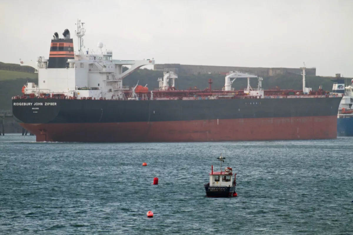 Iraqi oil tanker moves via Strait of Hormuz following Iran's exemption