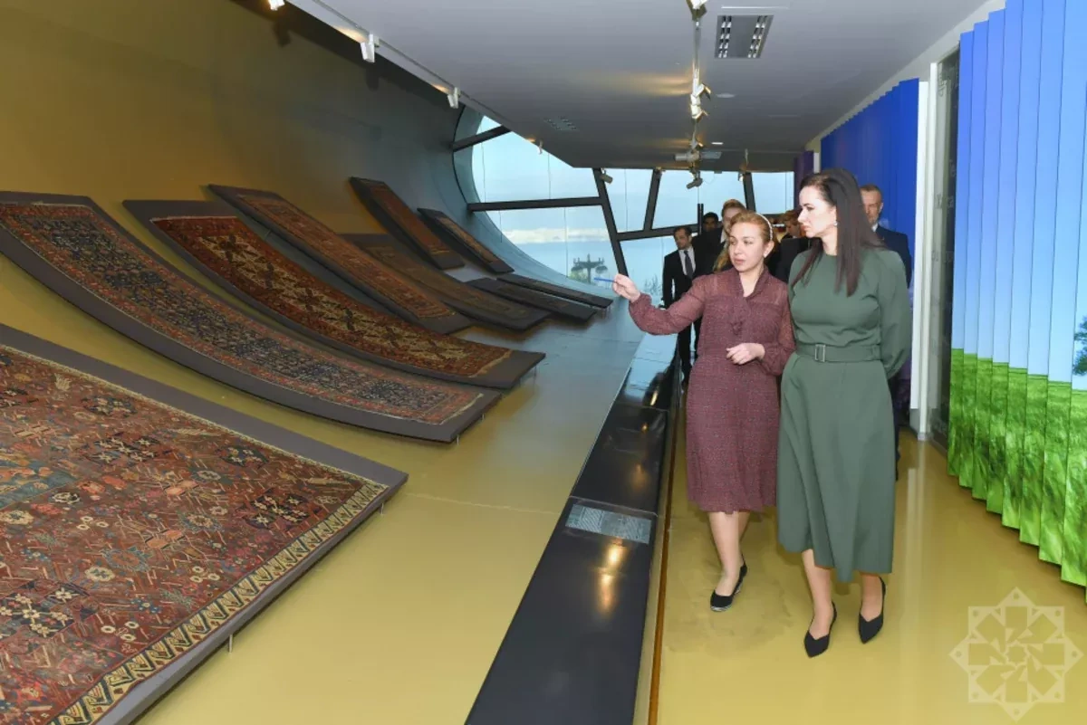 Lithuania’s PM tours Azerbaijan National Carpet Museum PHOTO