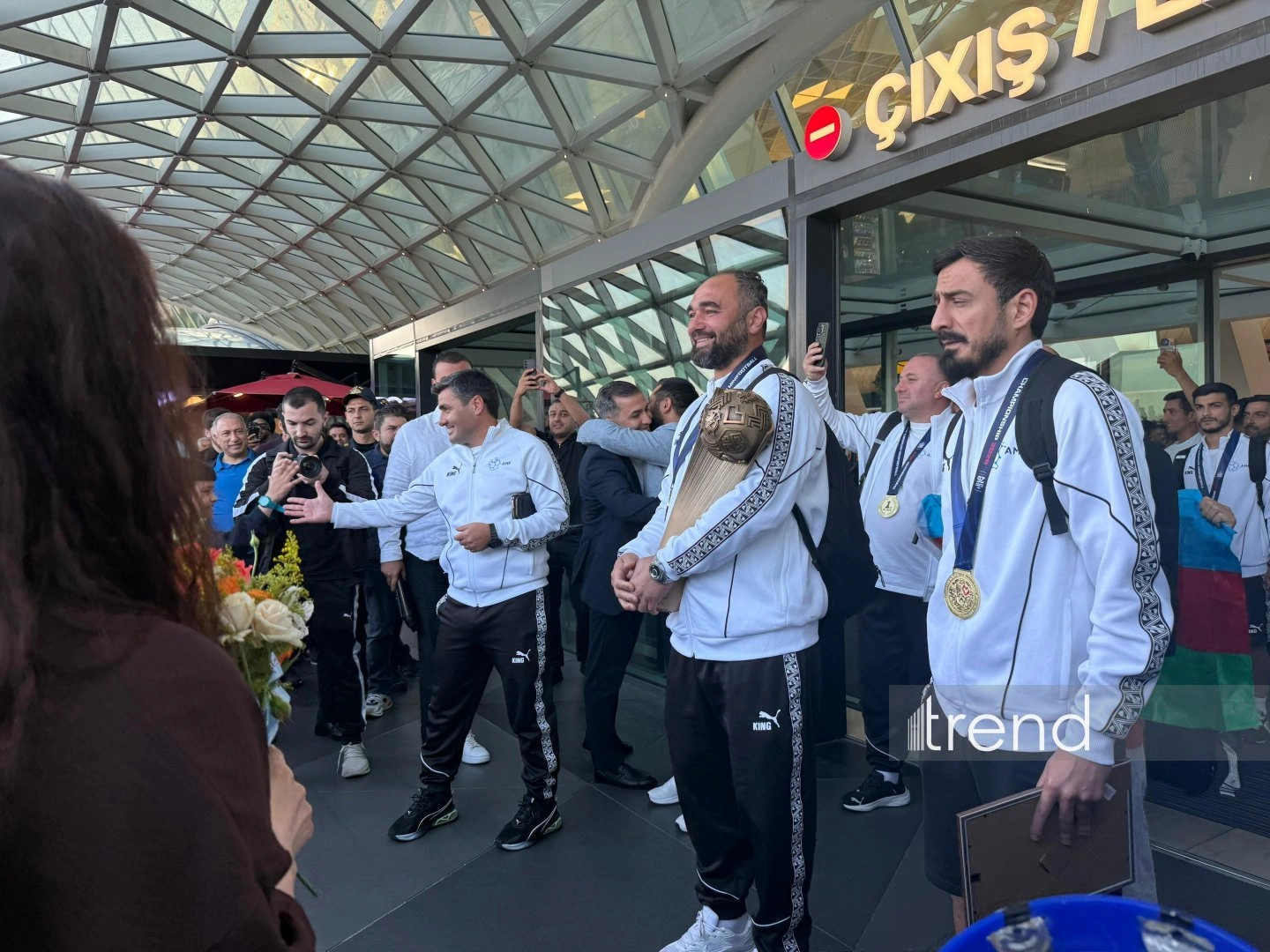 Azerbaijan’s European minifootball champions return home (PHOTO)
