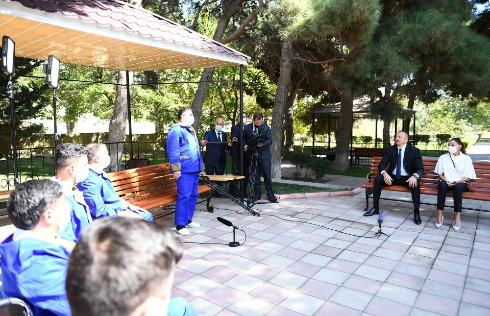 Chronicles of Victory (September 30, 2020): President Ilham Aliyev, First Vice President Mehriban Aliyeva meet with wounded servicemen undergoing treatment at Central Military Clinical Hospital of Defense Ministry (PHOTO/VIDEO)