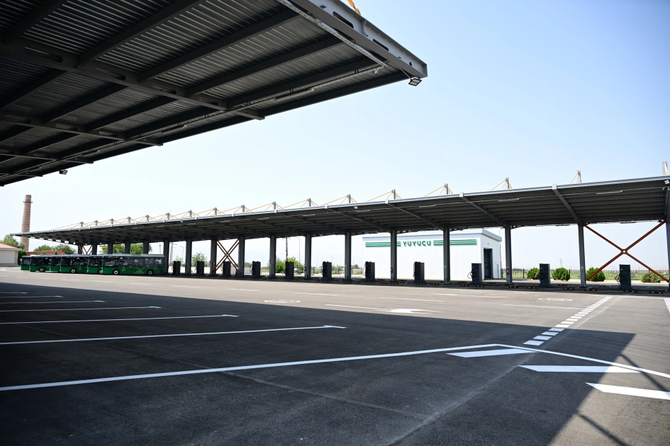 President Ilham Aliyev, First Lady Mehriban Aliyeva view new electric buses and inspect reconstruction progress of railway infrastructure in Nakhchivan (PHOTO)